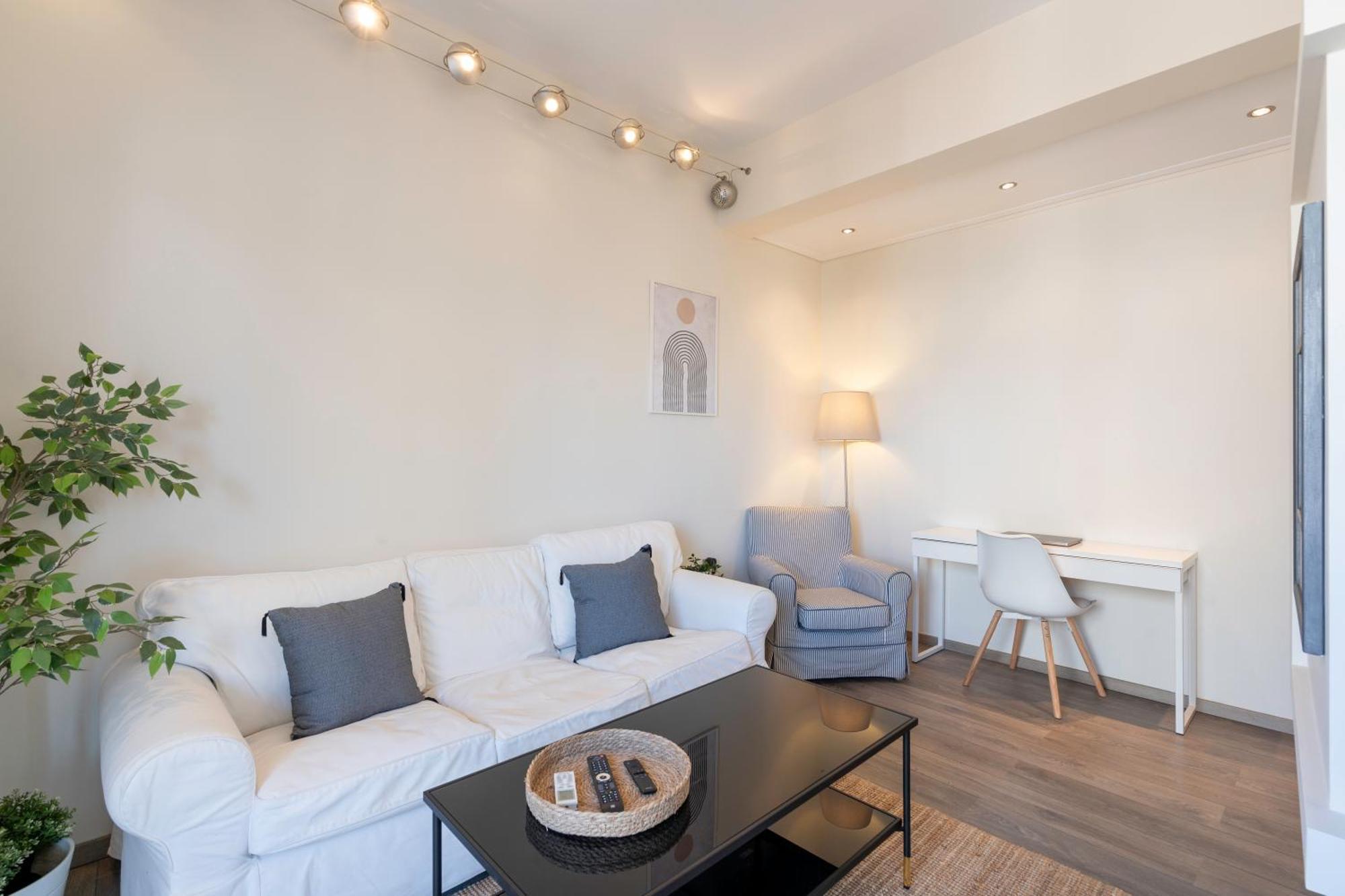 City Oasis: Newly Renovated 2Br Apt In City Center เอเธนส์ ภายนอก รูปภาพ