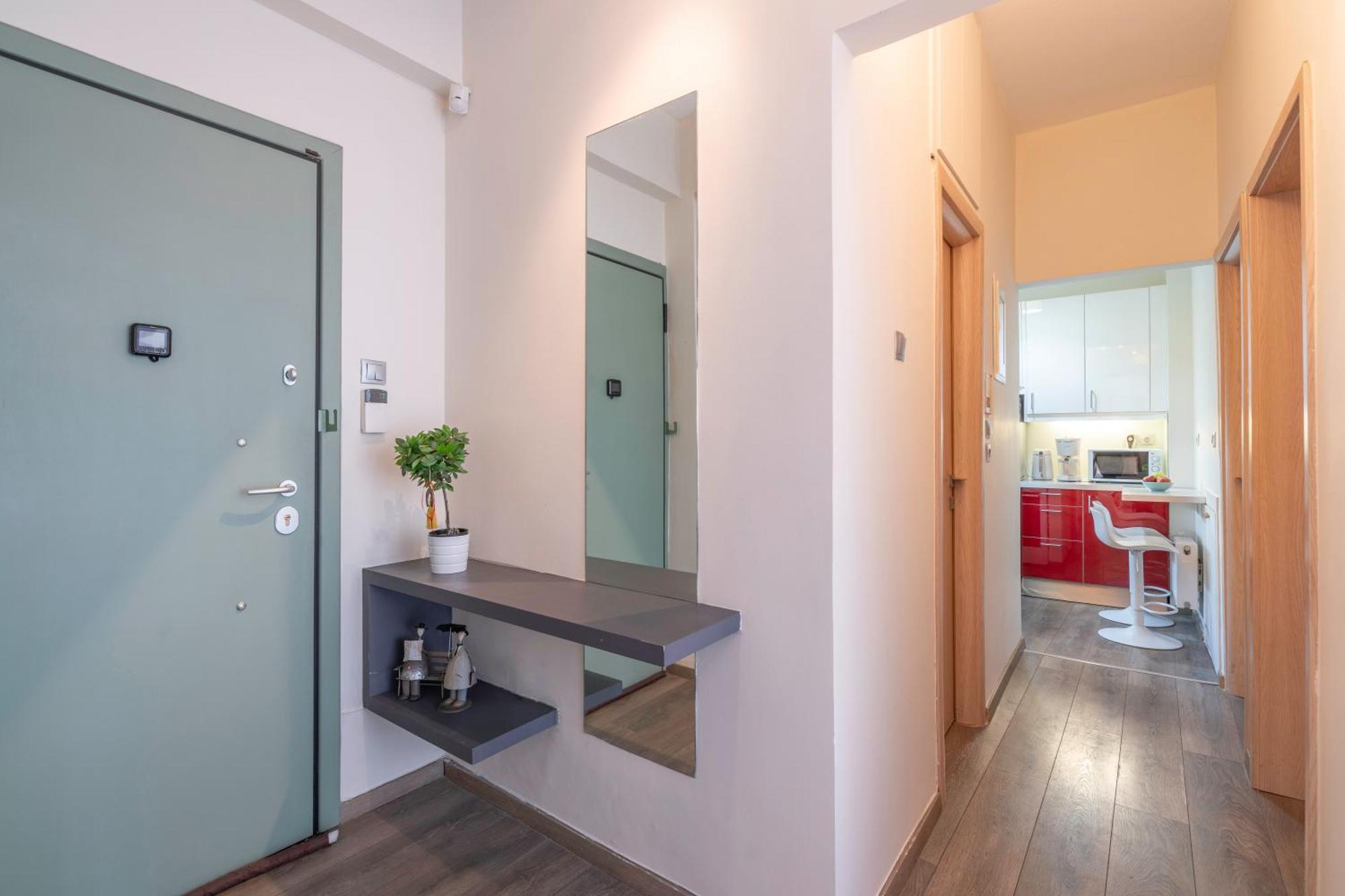 City Oasis: Newly Renovated 2Br Apt In City Center เอเธนส์ ภายนอก รูปภาพ
