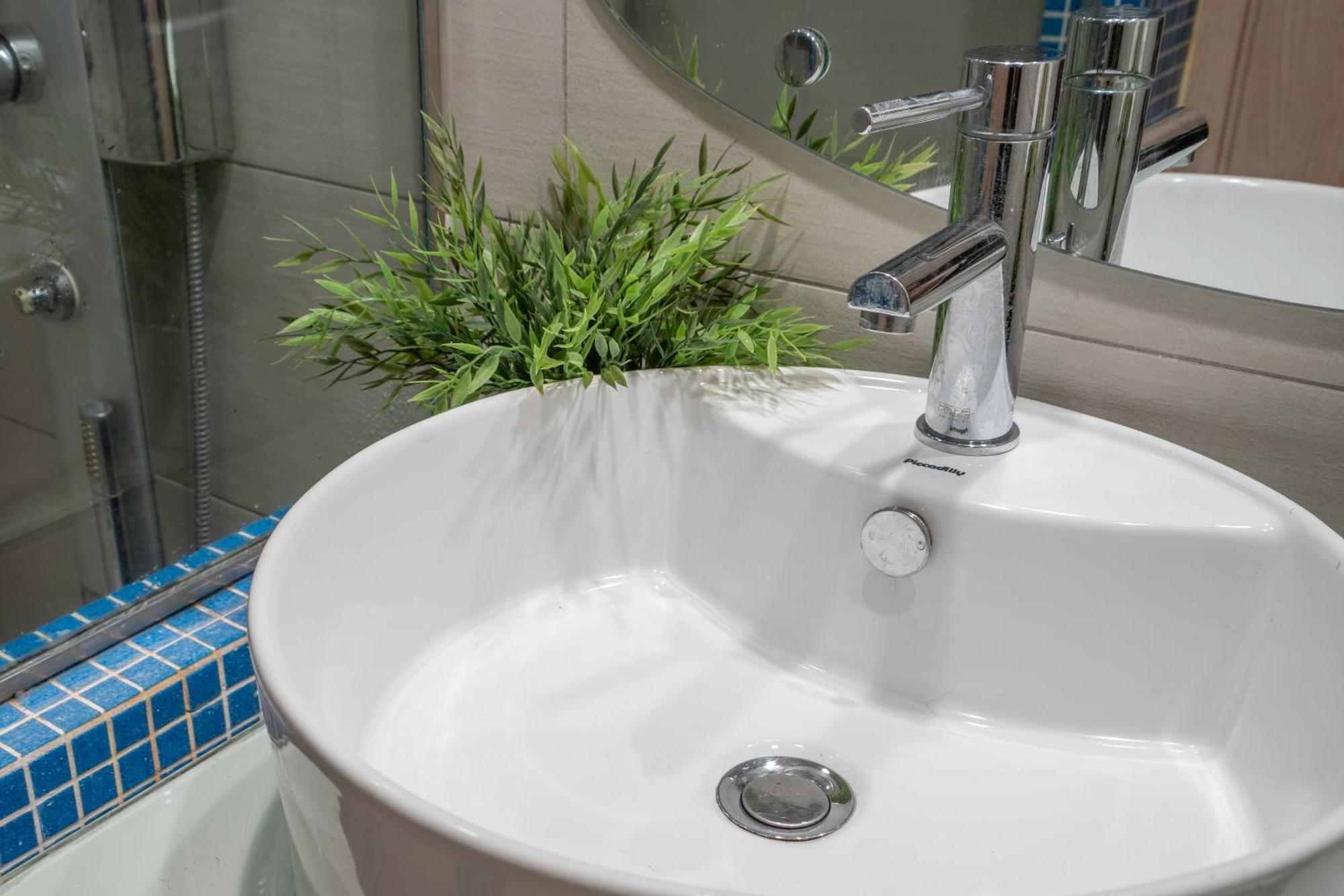 City Oasis: Newly Renovated 2Br Apt In City Center เอเธนส์ ภายนอก รูปภาพ